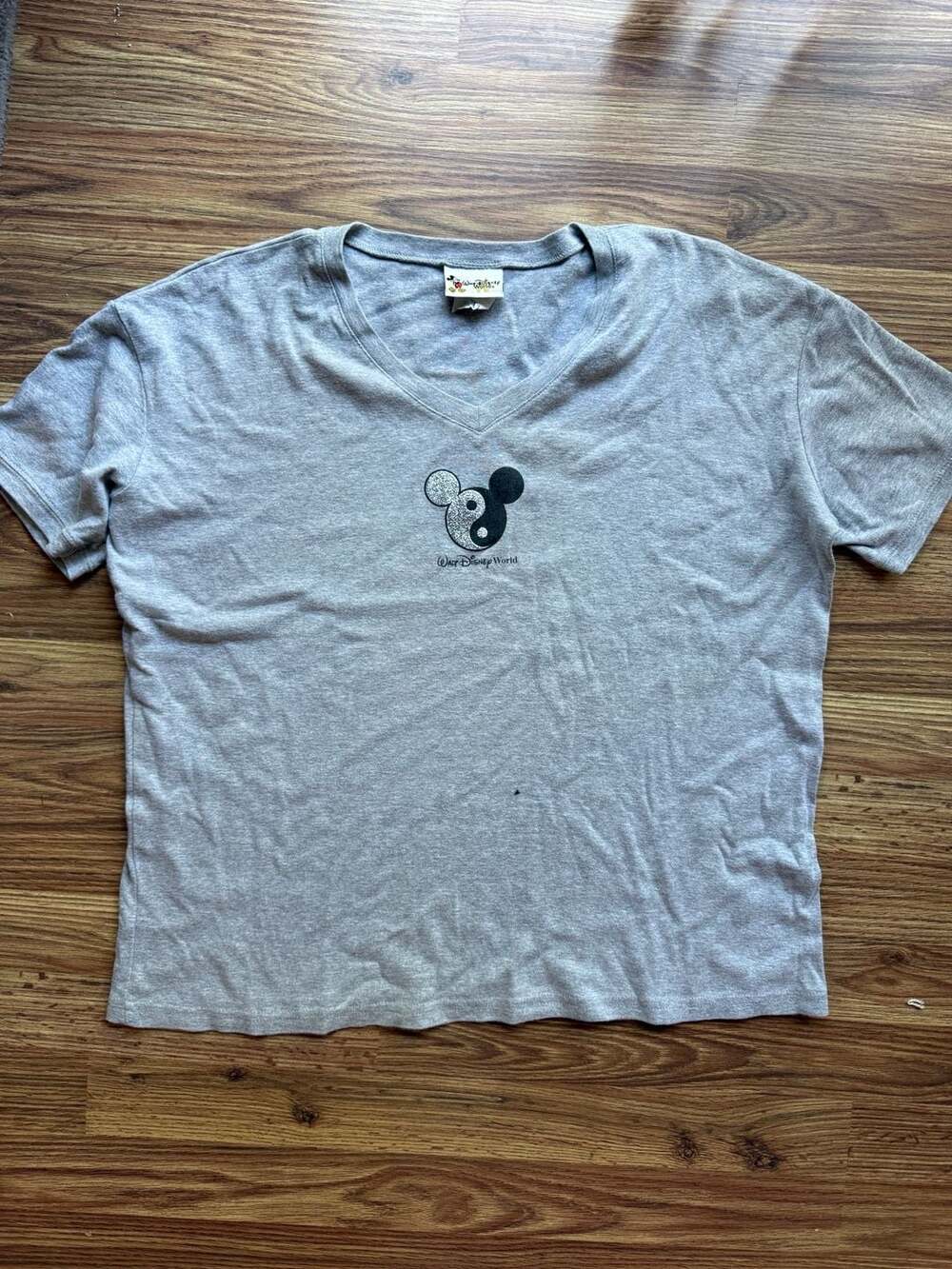 Vintage Walt Disney World Mickey Mouse Yin Yang Graphic V-Neck T-Shirt Gray Size